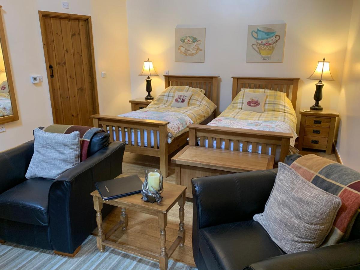 Hotel The Reindeer Retreat Buttercup Twin Kidwelly Exterior foto