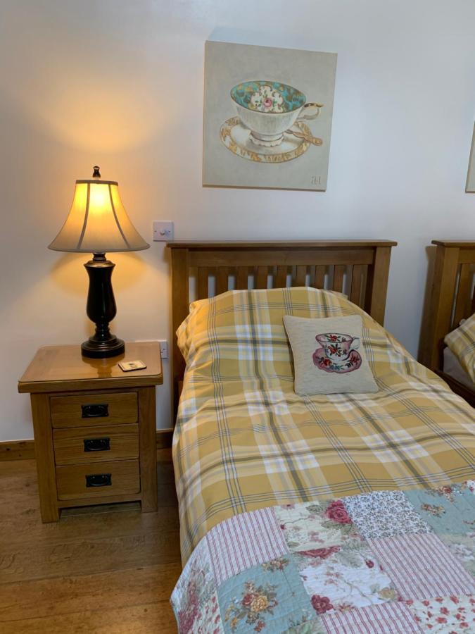 Hotel The Reindeer Retreat Buttercup Twin Kidwelly Exterior foto